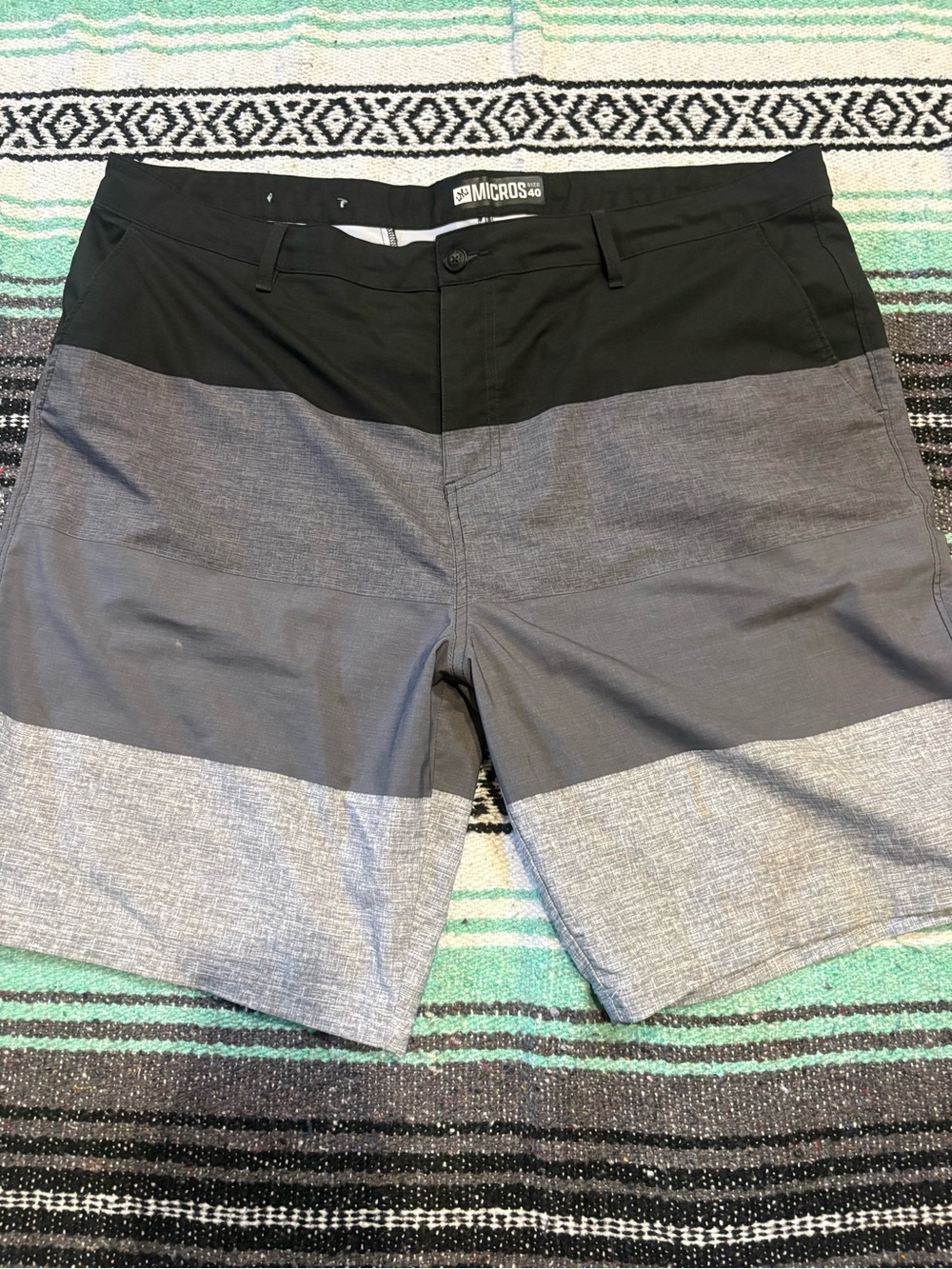 Micros Men’s Black and Gray Colorblock Flat-Front Shorts